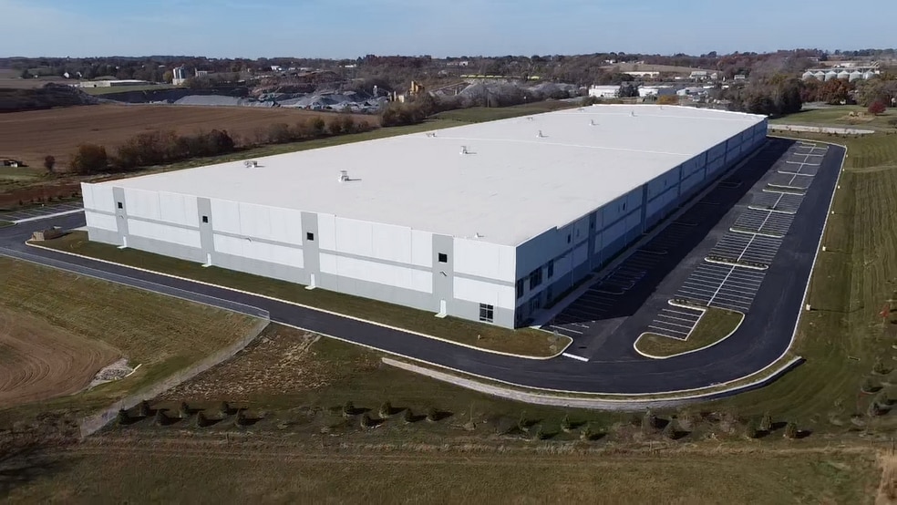 More Photos Of 116 Cameron St, Elizabethtown Distribution For Lease