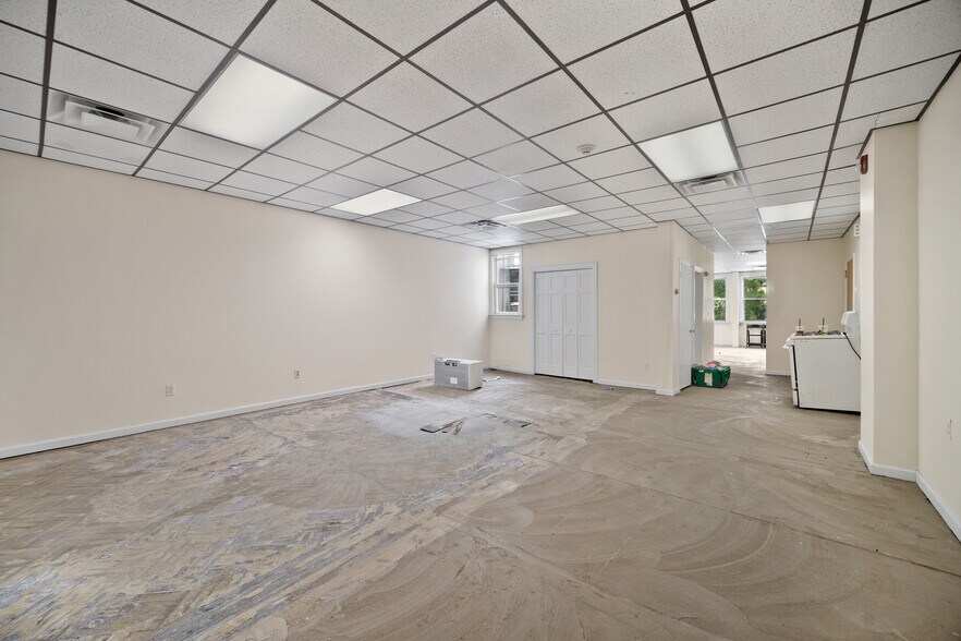 More Photos Of , Leonia General Retail For Sale