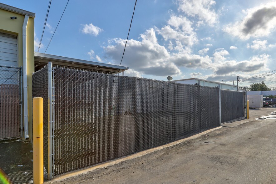 More Photos Of 2341 NW 30th St, Oakland Park Warehouse For Sale