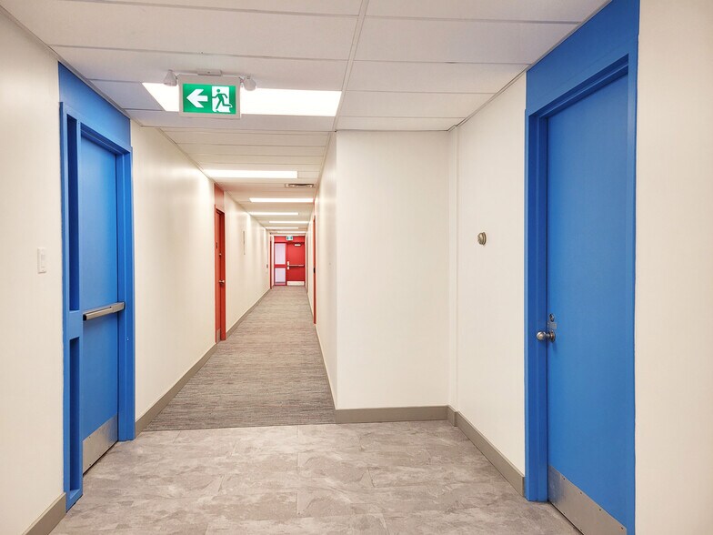 More Photos Of 1680-1690 Woodward Dr, Ottawa Office For Lease