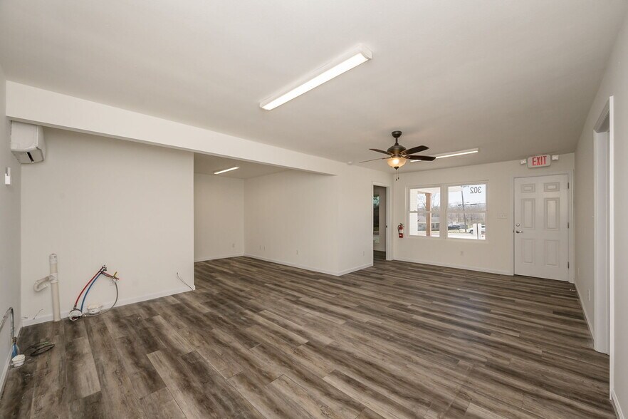 More Photos Of 302 S Lincoln Dr, Troy Office For Lease