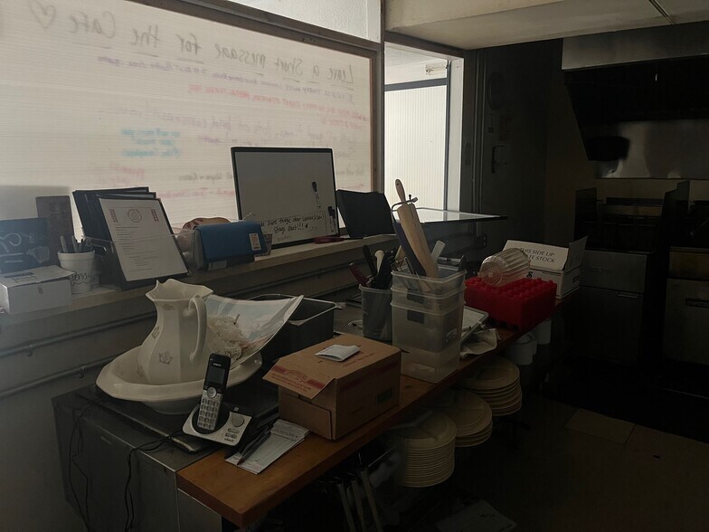 More Photos Of 302 W Broad St, Iva Restaurant For Lease