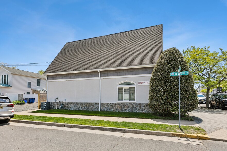 More Photos Of 622 Main St, Avon By The Sea Storefront Retail Residential For Sale