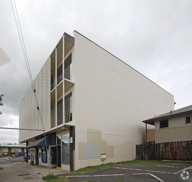 More Photos Of 1806 S King St, Honolulu Bank For Lease