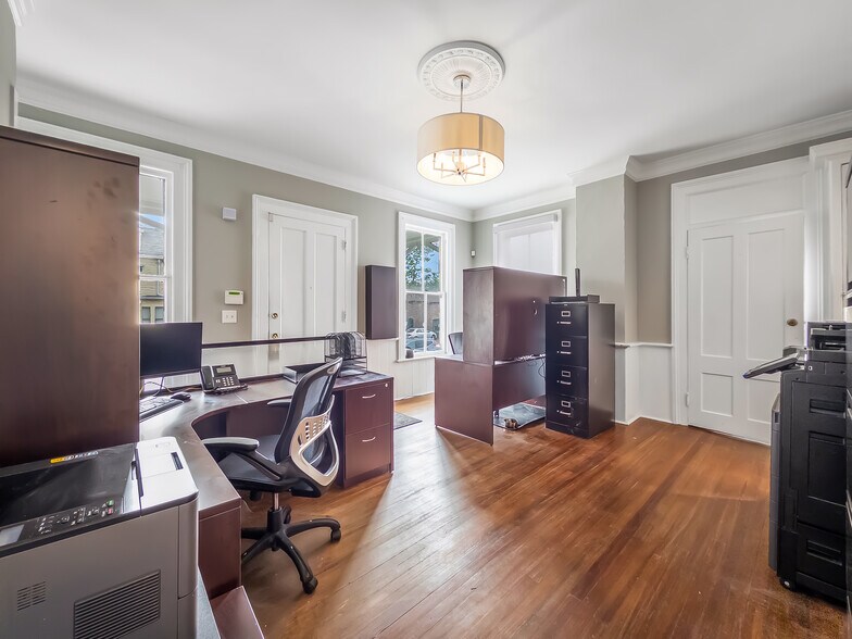 More Photos Of 27 Pleasant St, Middletown Office For Sale