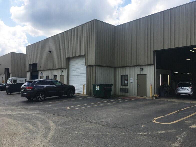 More Photos Of 1820 Production Dr, St Charles Manufacturing For Lease