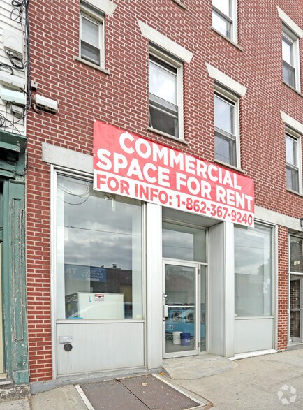 More Photos Of 32-31 Greenpoint Ave, Long Island City Apartments For Lease
