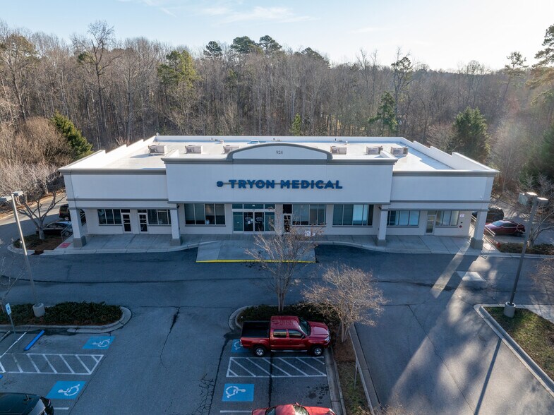 More Photos Of 920 Cox Rd, Gastonia Unknown For Lease