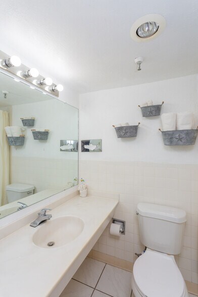 More Photos Of 2803 W 2nd St, Roswell Hotel For Sale