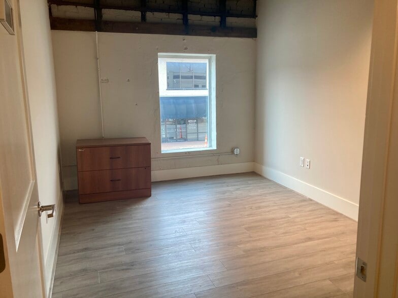 More Photos Of 336 N Main St, Conroe Loft Creative Space For Lease