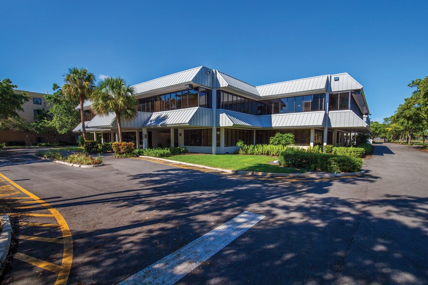 More Photos Of 700 W Hillsboro Blvd, Deerfield Beach Office For Lease