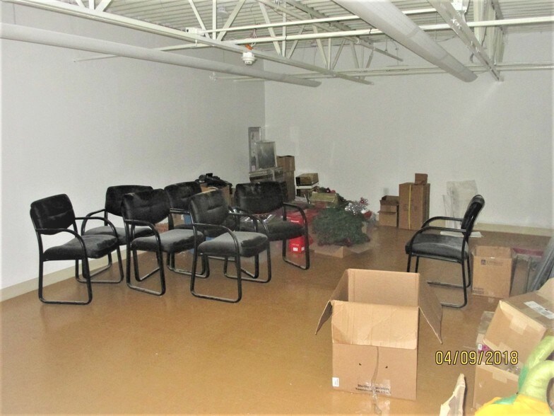 More Photos Of 19 6th Rd, Woburn Service For Sale