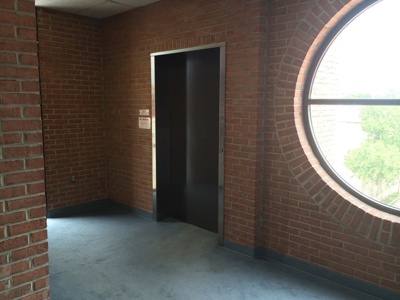 More Photos Of 33 W Franklin St, Hagerstown Coworking Space