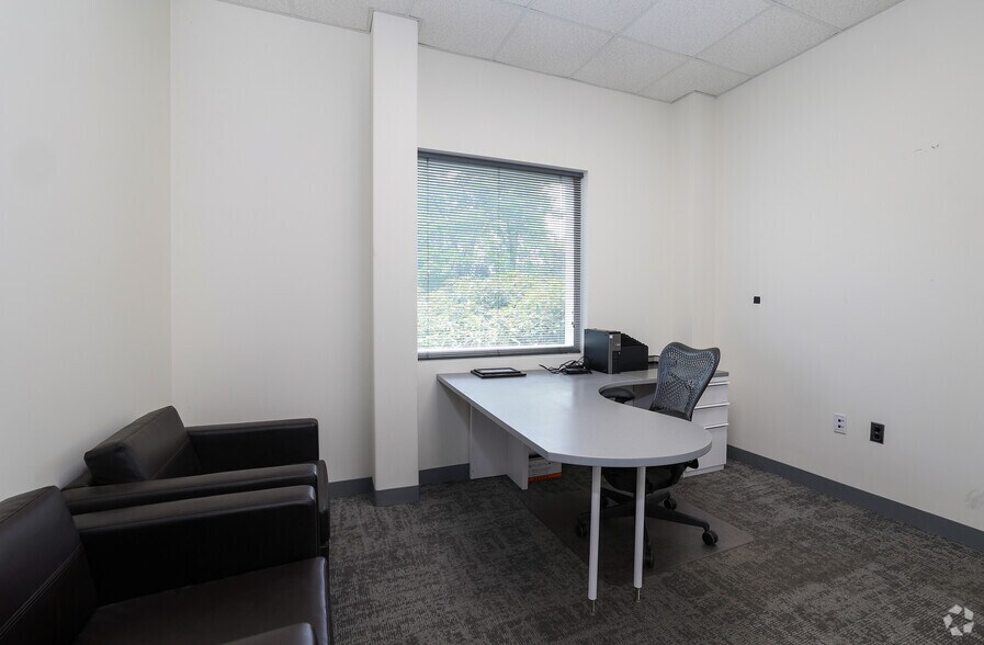 More Photos Of 300 Jubilee Dr, Peabody Manufacturing For Lease