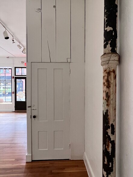 More Photos Of 7 W Main St, North Kingstown Storefront For Lease