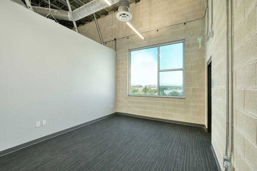 More Photos Of 211 S Brown St, Round Rock Medical For Lease