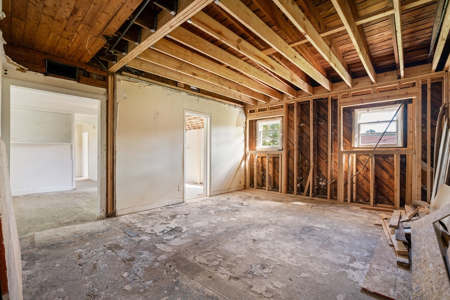 More Photos Of 3590 Thomas St, Memphis Office For Sale