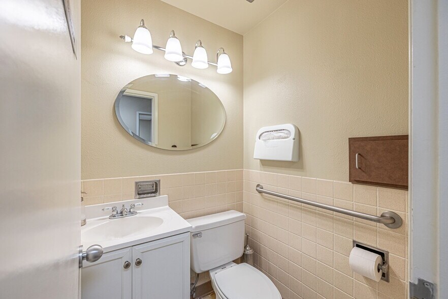 More Photos Of 44725 10th St W, Lancaster Medical For Sale