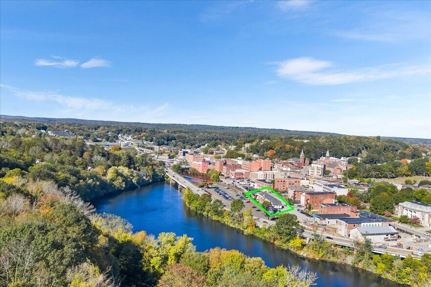 More Photos Of 10 Railroad Pl, Norwich Flex For Lease