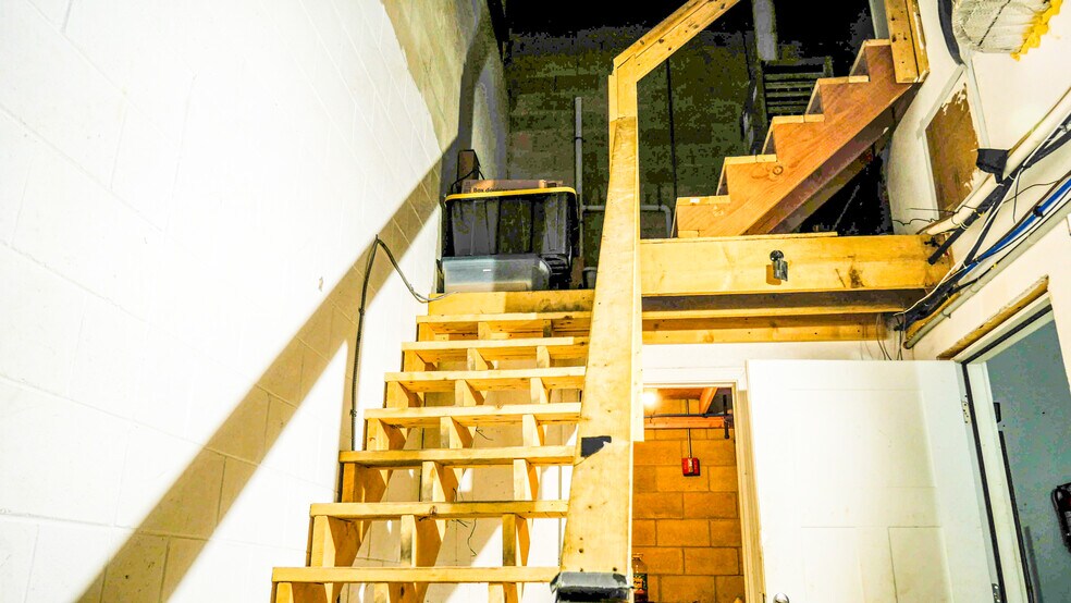 More Photos Of 440 Dry Bridge Rd, North Kingstown Warehouse For Sale