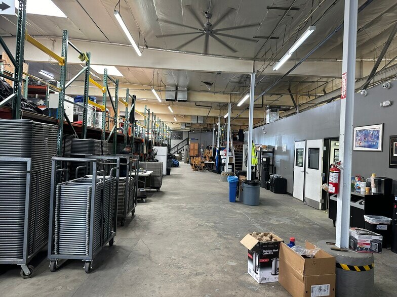 More Photos Of 2901-2905 Winona Ave, Burbank Manufacturing For Lease