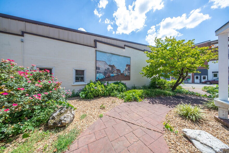 More Photos Of 113 E Main St, Willow Springs Storefront For Sale
