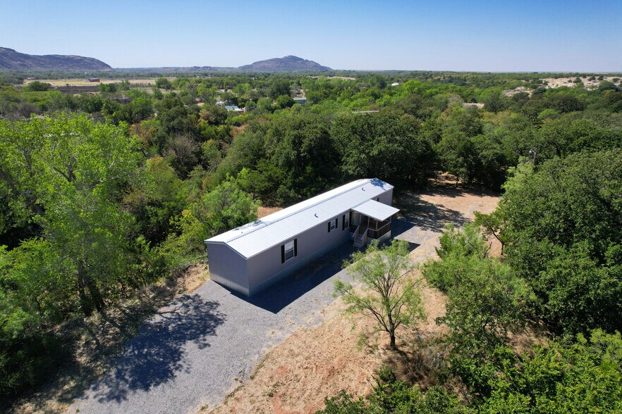 More Photos Of 42851 E County Road 1470, Lone Wolf Land For Sale