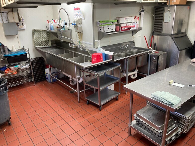 More Photos Of 712-714 Highway 55, Medina Freestanding For Sale