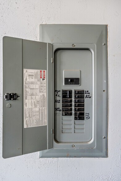 More Photos Of 403 Linwood Plz, Lindsay Warehouse For Sale