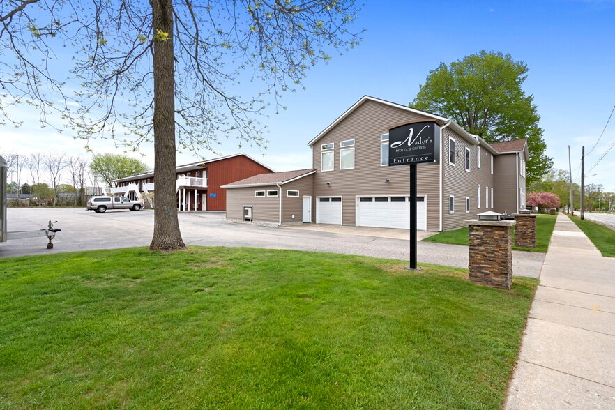 More Photos Of 612 N Lakeshore Dr, Ludington Hotel For Sale