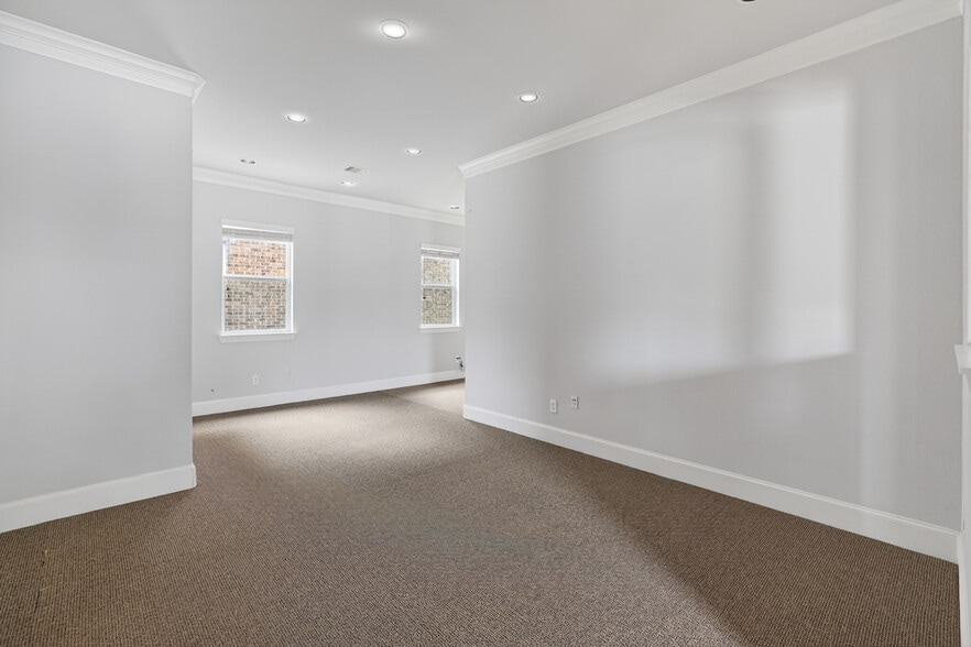 More Photos Of 25511 Budde Rd, The Woodlands Office For Sale