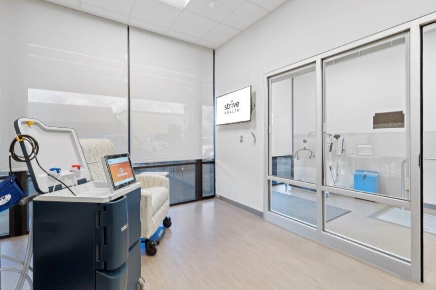 More Photos Of 900 Biddle Rd, Medford Freestanding For Lease