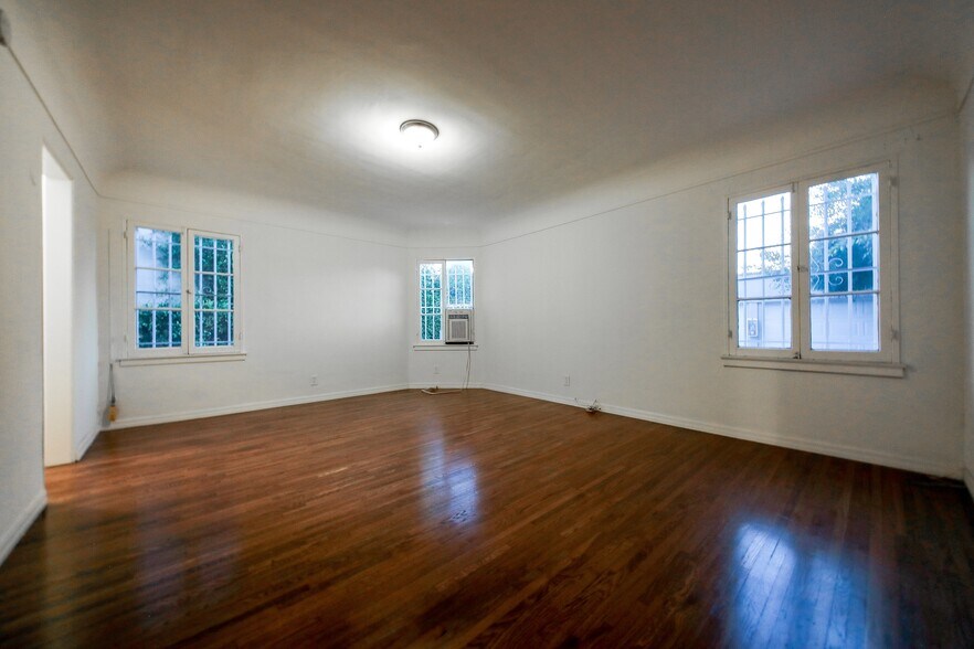 More Photos Of 147 N Detroit St, Los Angeles Apartments For Sale