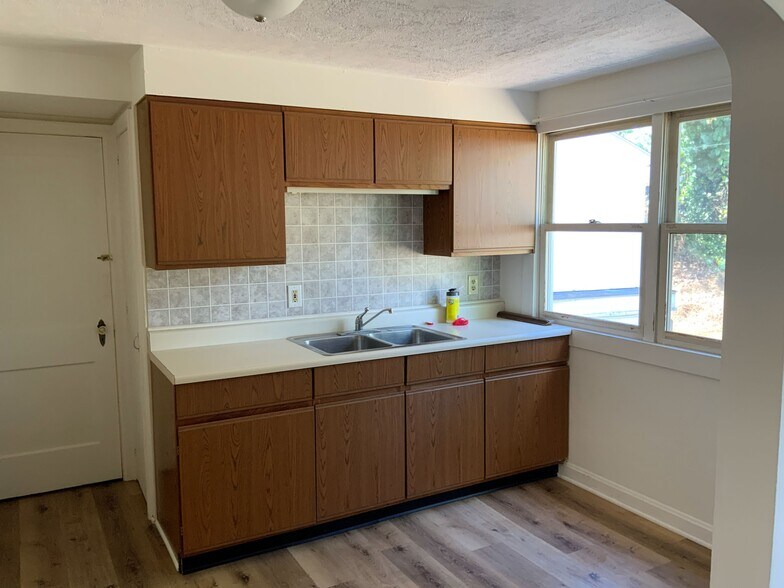 More Photos Of 30 Cecil St NE, Navarre Office Residential For Sale