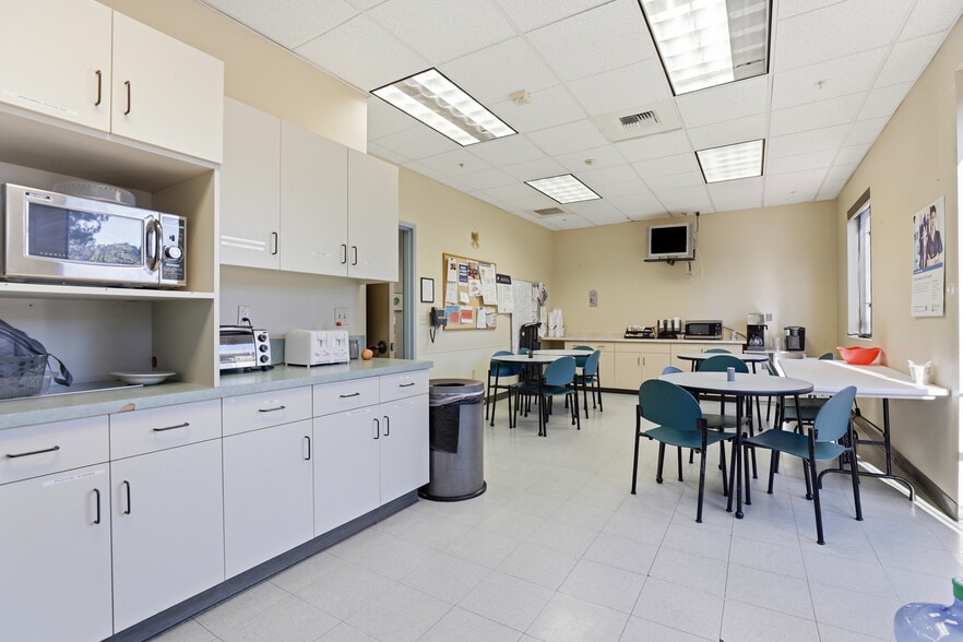 More Photos Of 30 Garden Ct, Monterey Medical For Sale