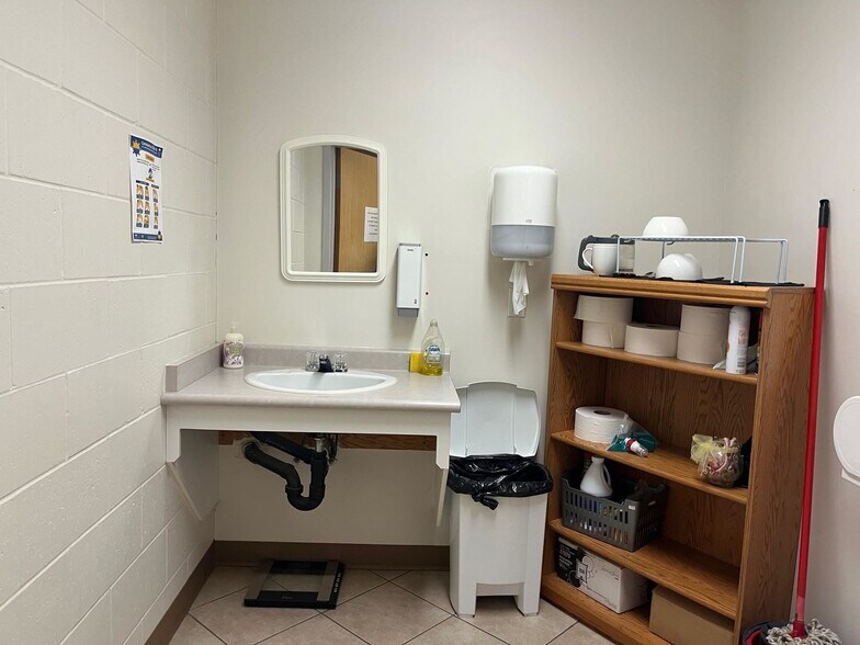 More Photos Of 9094 Young Rd, Chilliwack Office For Sale