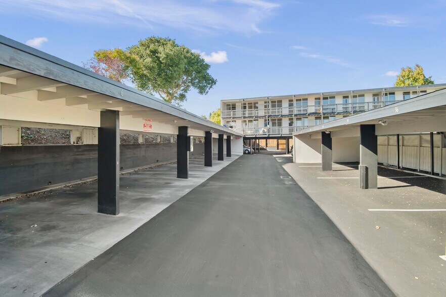 More Photos Of 1775 Marco Polo Way, Burlingame Apartments For Sale