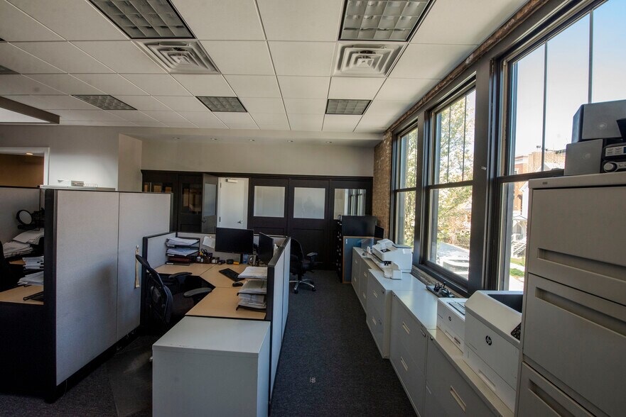 More Photos Of 1419 W Diversey Pky, Chicago Office For Sale
