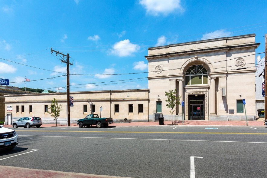 More Photos Of 115 Main St, Seymour General Retail For Sale