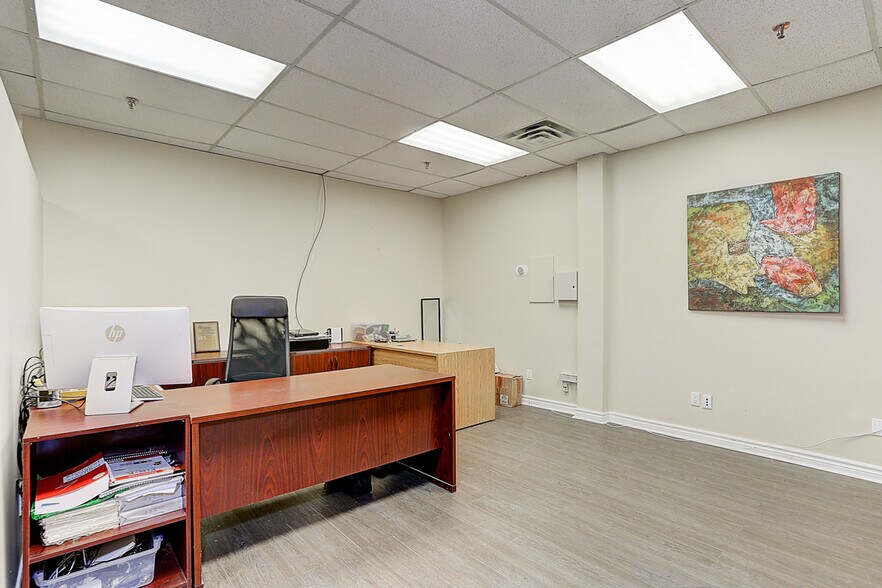 More Photos Of 570 Hood Rd W, Markham Service For Sale