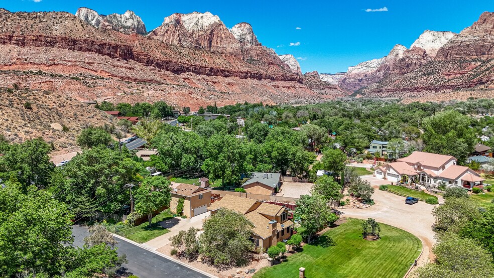 More Photos Of 29 Canyon View Dr, Springdale Hospitality For Sale