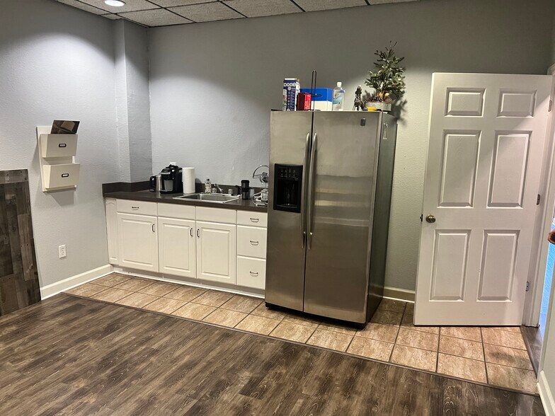 More Photos Of 211 14th St N, Saint Petersburg Light Manufacturing For Lease