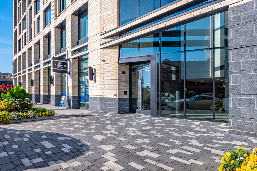 More Photos Of 511 N Broadway, Milwaukee Office For Lease