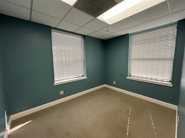 More Photos Of 707 Peninsular Pl, Jacksonville Office For Lease