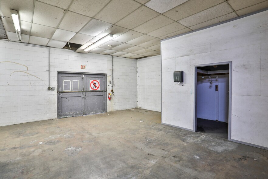 More Photos Of 4611 Holt Blvd, Montclair Showroom For Lease