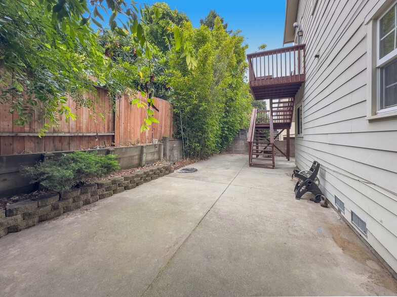 More Photos Of 534 Adams St, Albany Apartments For Sale