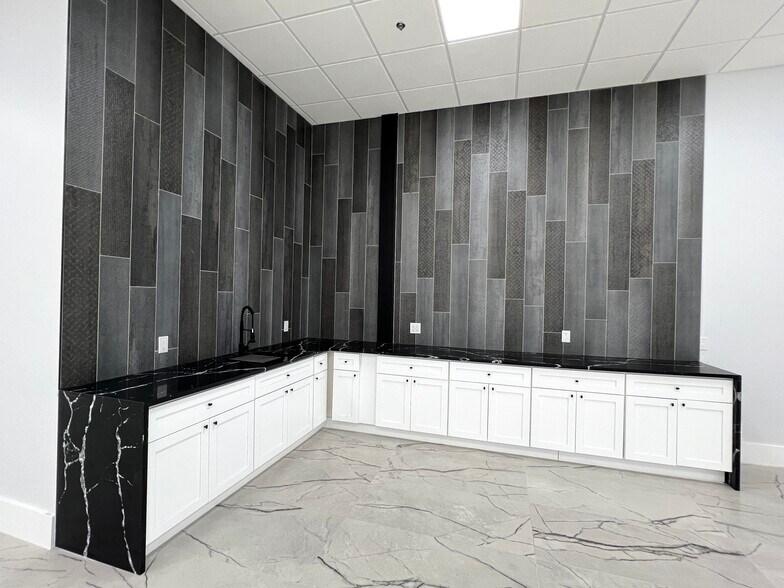 More Photos Of 7300 Riverside Dr, Irving Freestanding For Lease