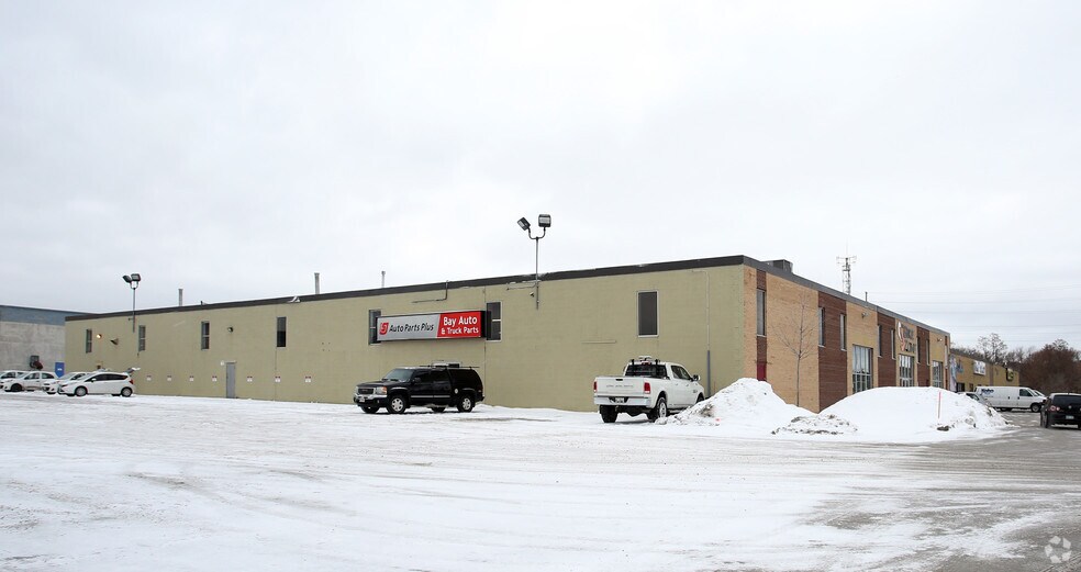 More Photos Of 90 Anne St S, Barrie Freestanding For Lease