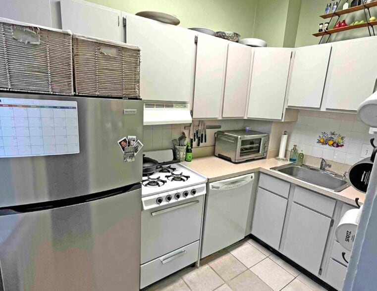 More Photos Of 220 3rd St SE, Washington Multifamily For Sale