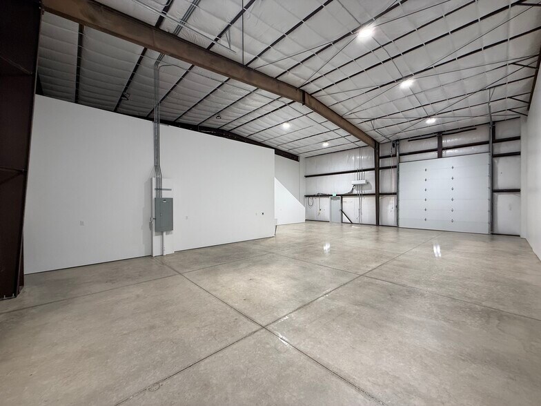 More Photos Of 41 Smelter Dr, Washington Warehouse For Lease